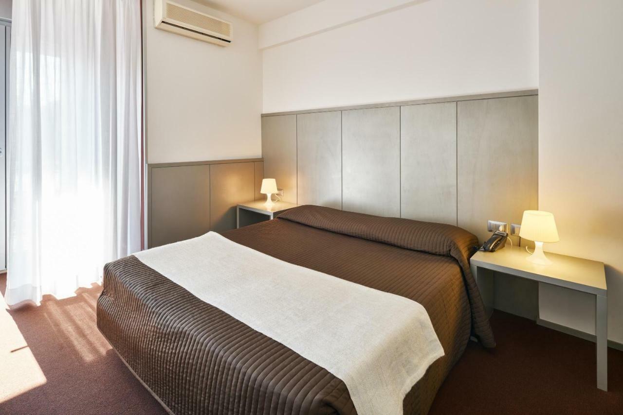 Hotel Europa Градо Екстер'єр фото